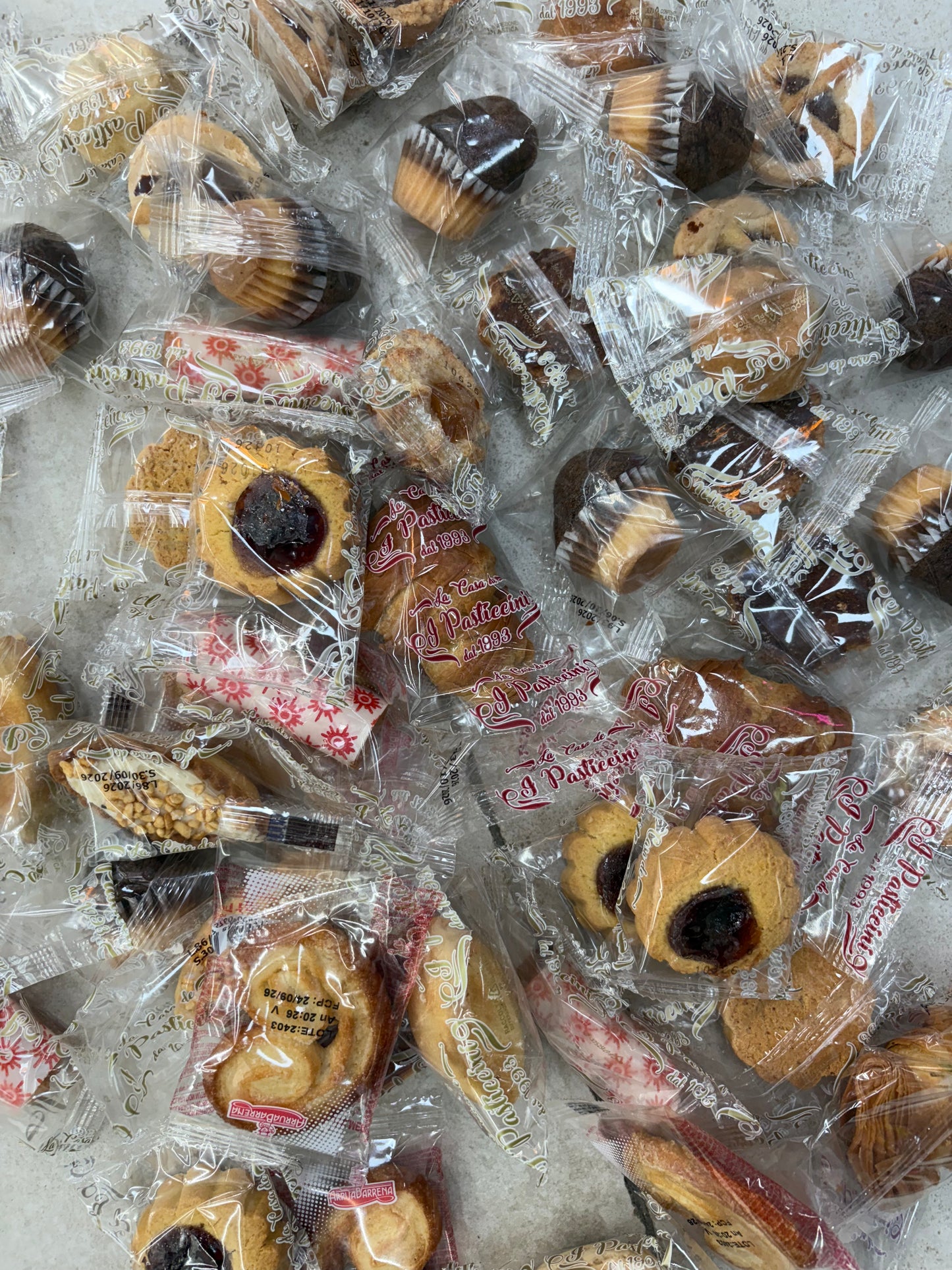 Box 50pz pasticceria assortita a seconda della disponibilità imbustata singolarmente