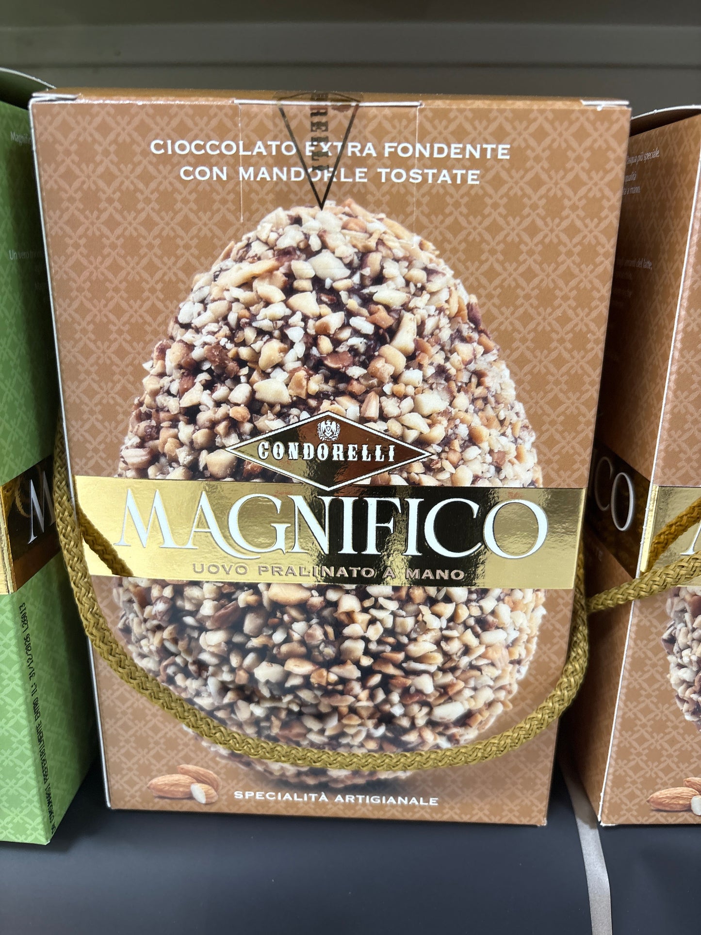 Magnifico fondente con mandorle tostate