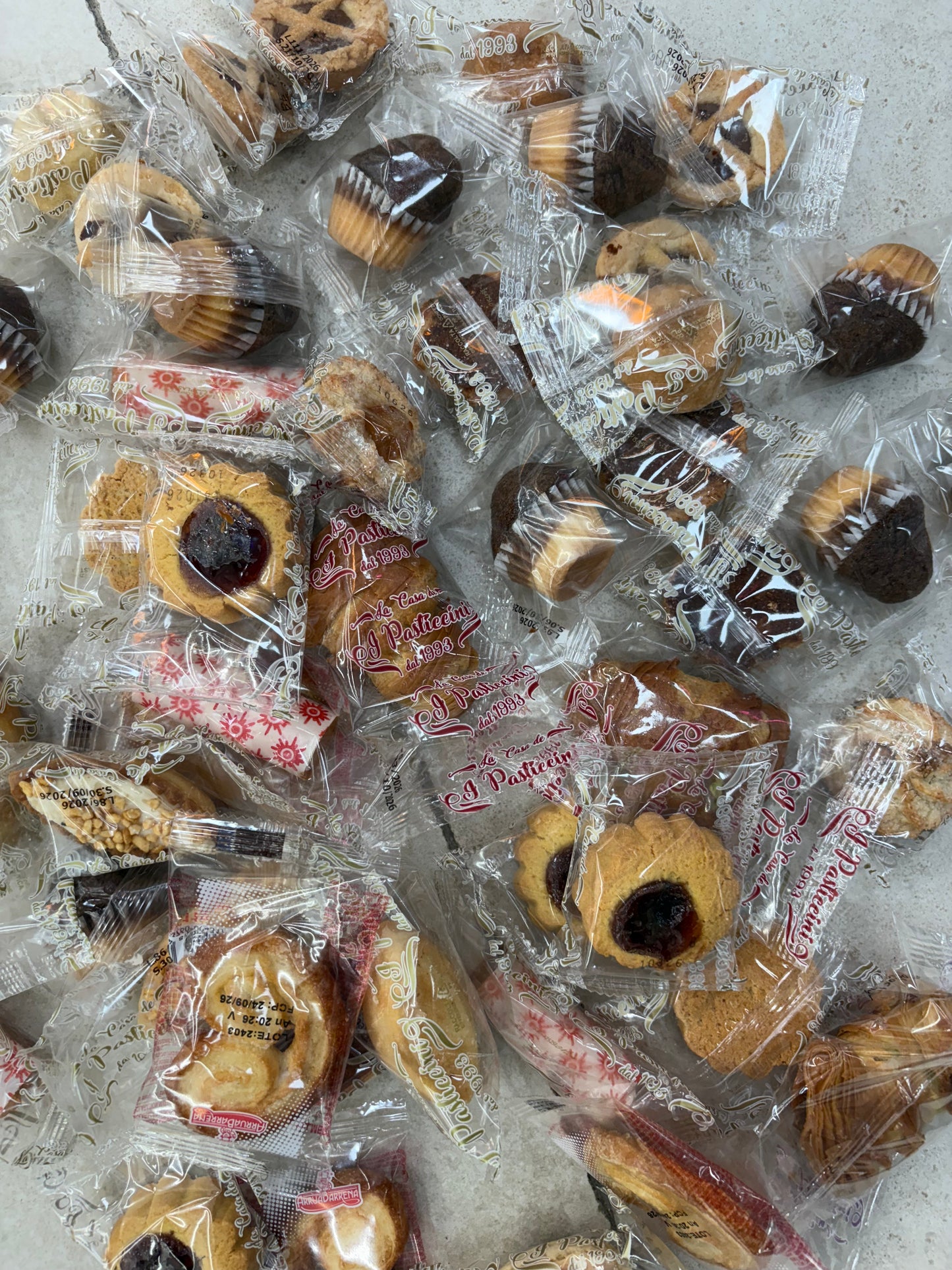 Box 50pz pasticceria assortita a seconda della disponibilità imbustata singolarmente